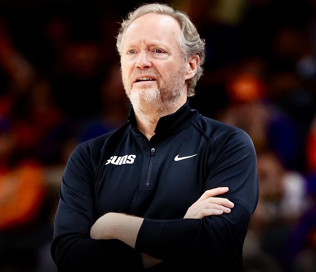 南宫28-东契奇遭遇七持续失利，澳大利亚队教练压力巨大！赢得满堂喝彩(东契奇虽然因为腿筋问题退出比赛)