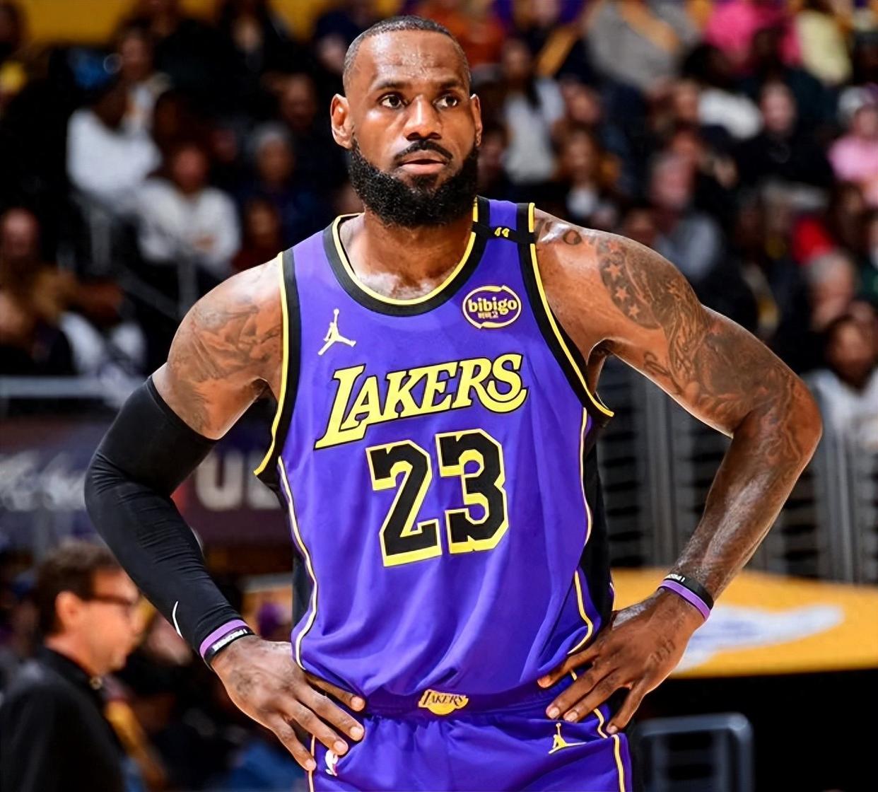 NG娱乐-詹姆斯在独行侠比赛中高光表现，出色防守引发热议！的简单介绍