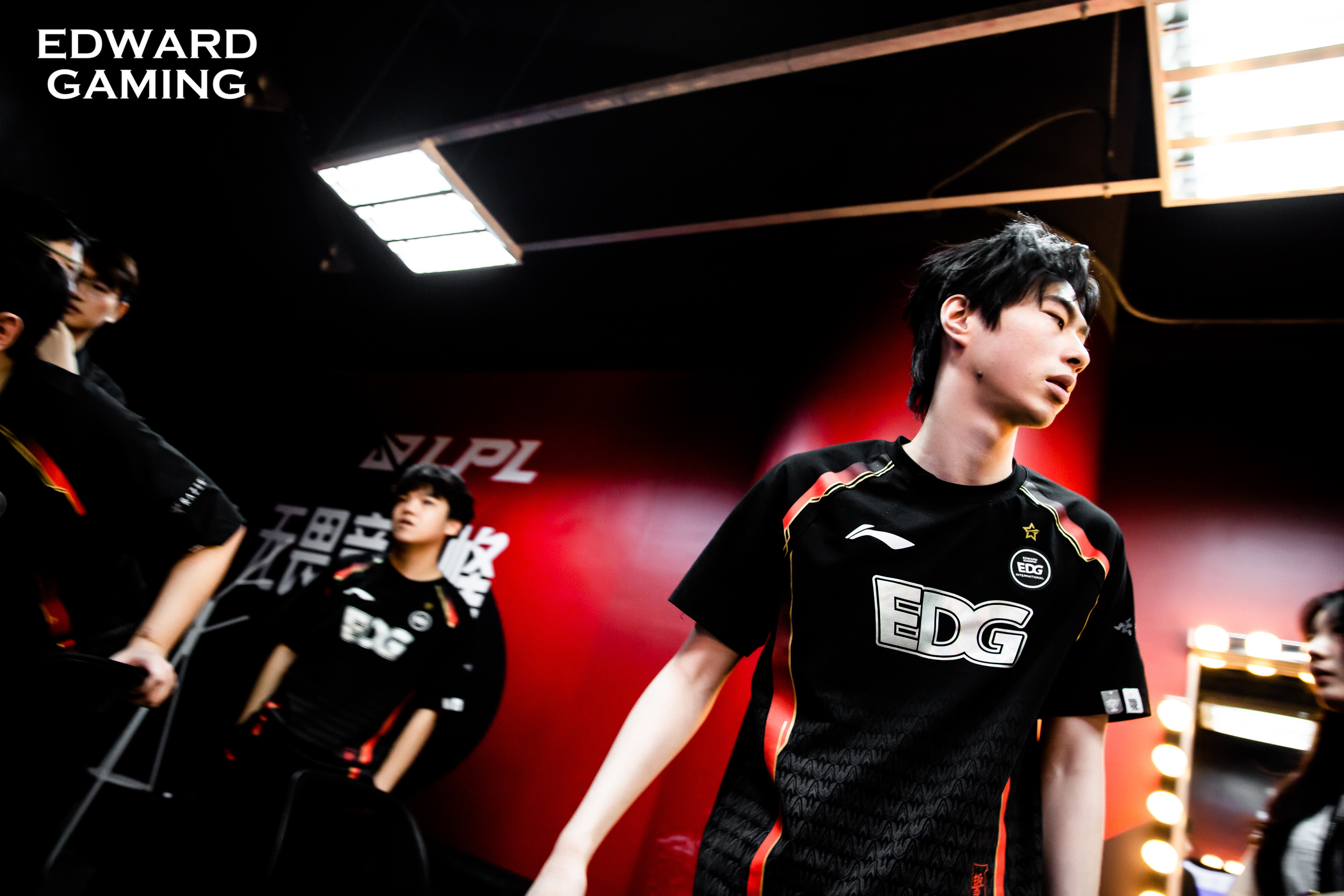 NG28-Faker新星回归赛场表现惊艳，曼联未来可期！的简单介绍